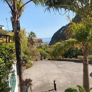 Paraíso Resiliente Santana (Madeira)