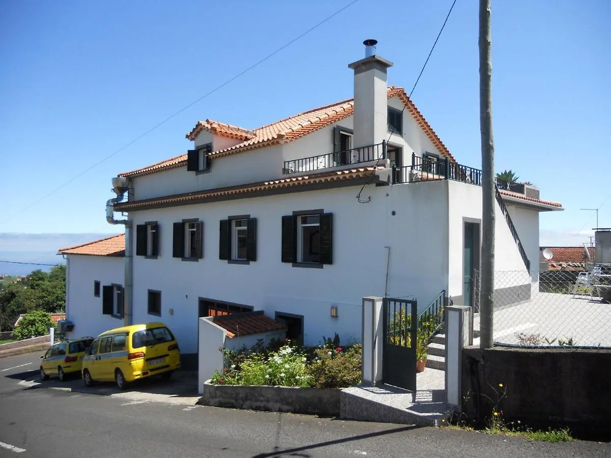 Alojamento de Acomodação e Pequeno-almoço Casa Do Til Acomodação com café da manhã Santana